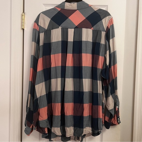 Torrid Women’s 3X Lizzie Rayon Twill Button-Up Long Sleeve Shirt Pink Blue - Picture 5 of 9